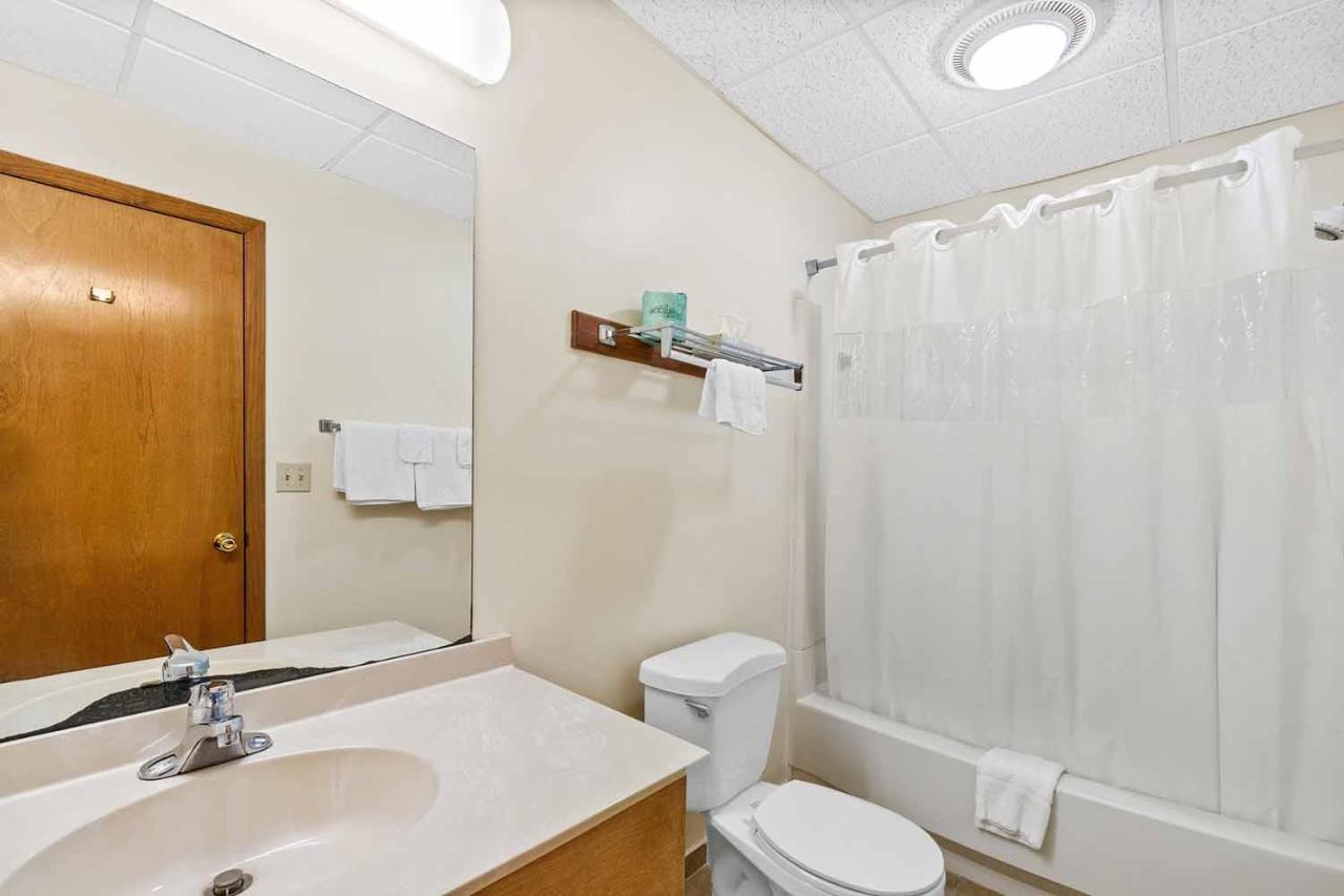 Shadowbrook Resort Tunkhannock Екстер'єр фото