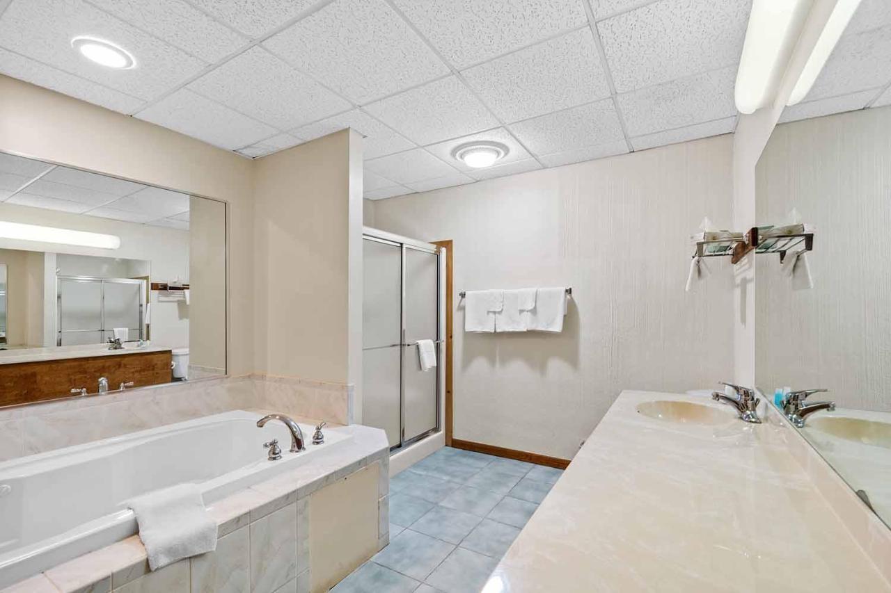 Shadowbrook Resort Tunkhannock Екстер'єр фото